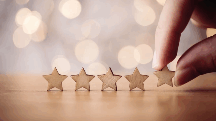 Crédibilité des avis Google : Facteurs essentiels à connaître