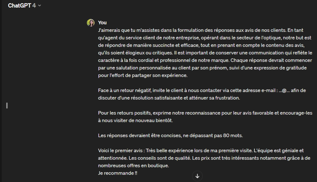 Exemple de prompt pour l'assistance à la formulation des réponses aux avis clients. Le prompt inclut des instructions détaillées sur la manière de répondre de manière succincte et professionnelle, en prenant en compte le contenu des avis, qu'ils soient positifs ou négatifs.