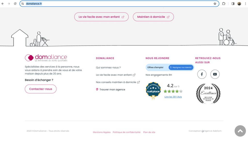 affichage du badge de confiance custplace dans le footer du site de Domaliance, entreprise française spécialisée dans le service à la personne