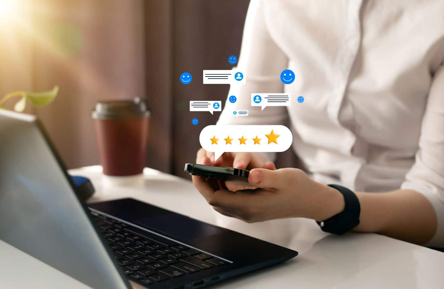 Utilisateur laissant un avis cinq étoiles sur mobile, soulignant l'importance des feedbacks authentiques dans le commerce en ligne
