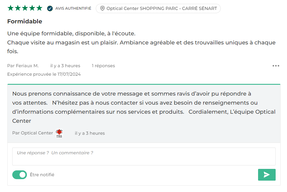 Une capture d'écran d'un avis client sur Optical Center Shopping Parc - Carré Sénart. L'avis, noté 5 étoiles, décrit une équipe formidable, disponible et à l'écoute, et souligne l'ambiance agréable du magasin avec des trouvailles uniques à chaque visite. La réponse de l'Optical Center exprime leur satisfaction d'avoir répondu aux attentes du client et invite celui-ci à les contacter pour tout renseignement complémentaire sur leurs services et produits. La réponse se termine par "Cordialement, L'équipe Optical Center".